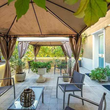 Garden House - Luxury Guest House - Self Check-In Only