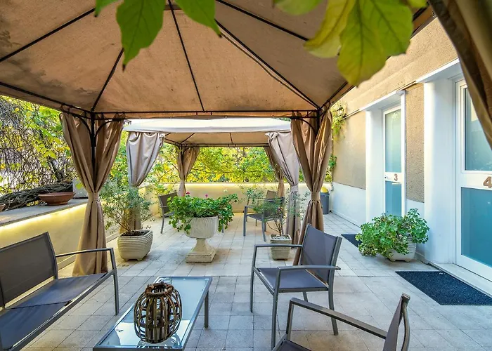 Casa de hóspedes Garden House - Luxury - Self Check-in Only 4*