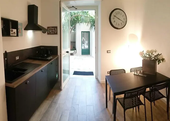 Garden House - Luxury - Self Check-in Only 4* Roma